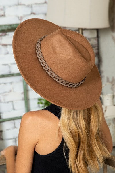 WIDE BRIM FEDORA HAT WITH MATTE CHAIN 40HW014