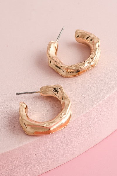 LUX MINI HAMMERED HOOP EARRING | 31E190201