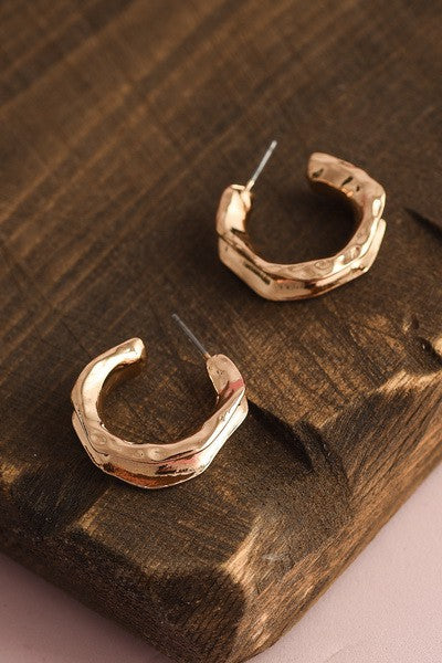 LUX MINI HAMMERED HOOP EARRING | 31E190201