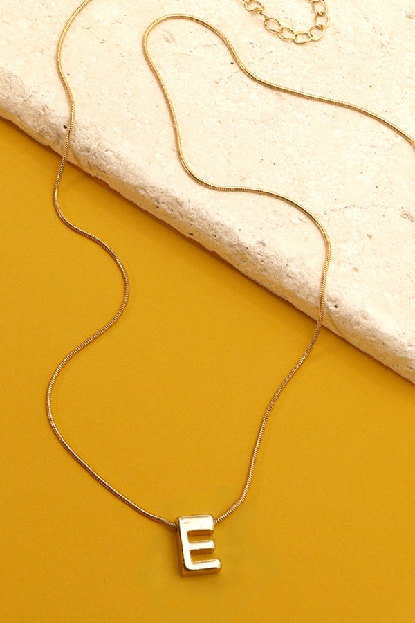 DELICATE SNAKE CHAIN INITIAL PENDANT NECKLACE | 31N22022