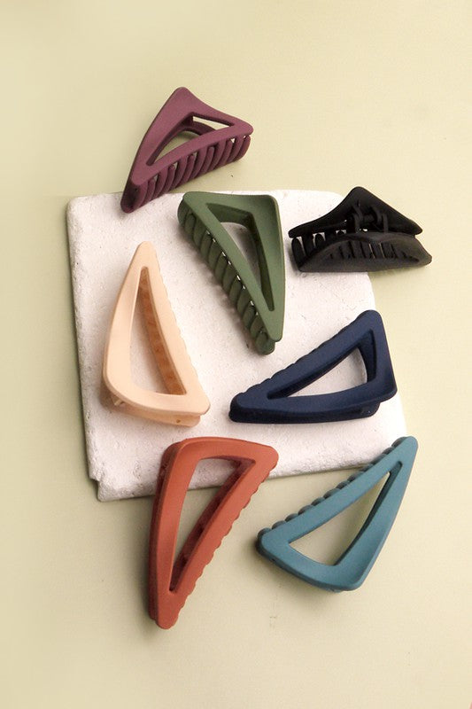 MATTE OFF TRIANGLE HAIR CLAW CLIPS | 40H463