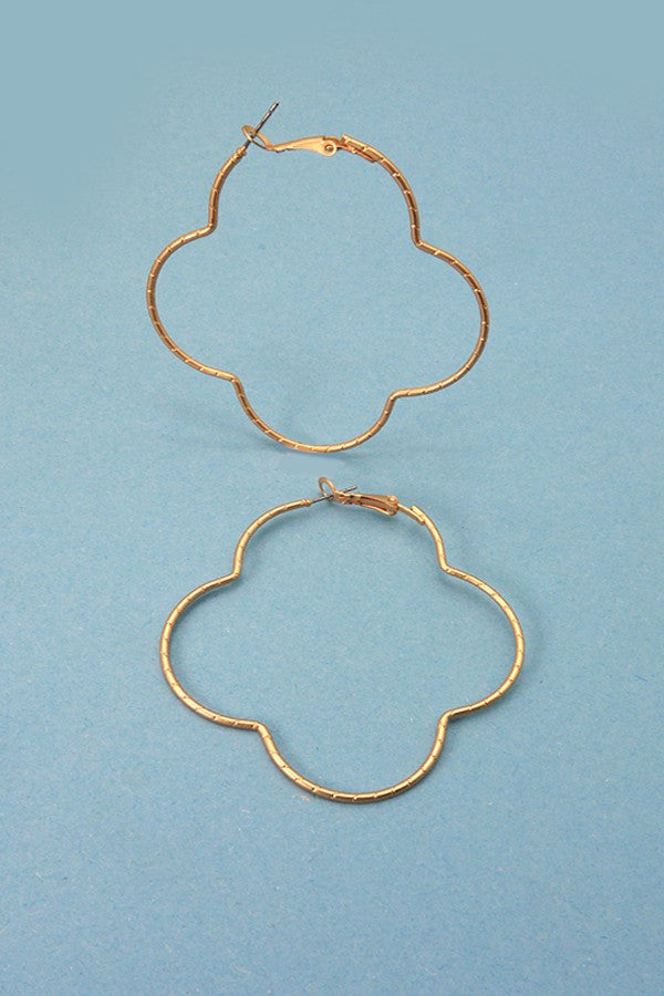 MATTE CLOVER HOOP EARRINGS | 31SE22005