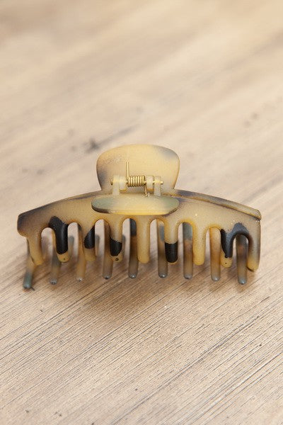 MATTE TORTOISE HAIR CLAW CLIPS | 40H500