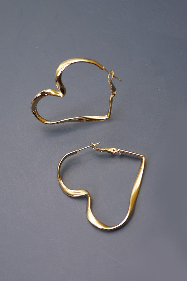 TWISTED HEART HOOP EARRINGS | 52E2082244