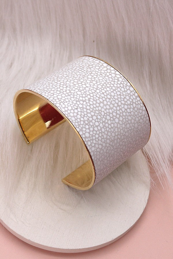 UPSCALE FAUX LEATHER CUFF BRACELET | 10B2110901