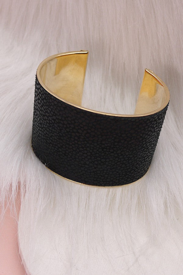 UPSCALE FAUX LEATHER CUFF BRACELET | 10B2110901