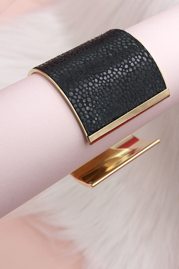 UPSCALE FAUX LEATHER CUFF BRACELET | 10B2110901