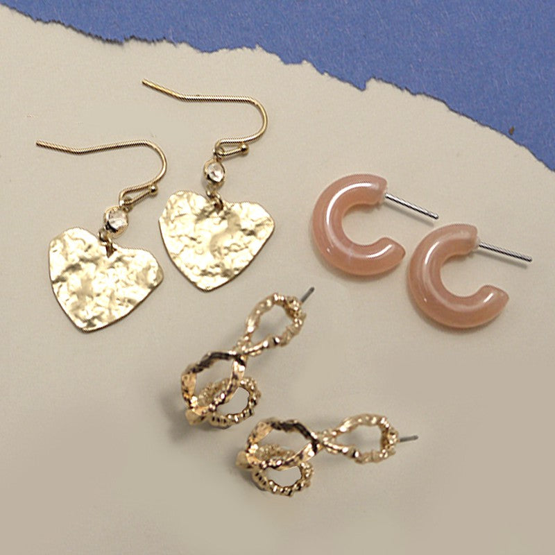 MINI HOOP TRIO ACRYLIC HEART EARRINGS | 80E376