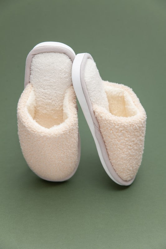 SOFT FUZZY SHERPA FLEECE SLIPPER | 90FWS23045
