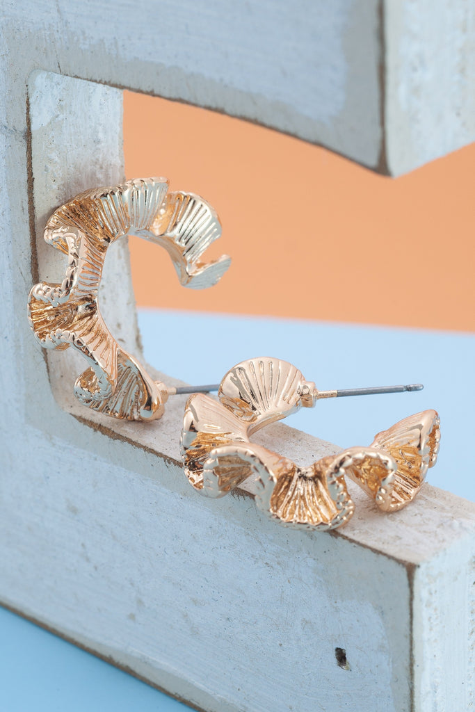 SWIRL HAMMERED HOOP EARRINGS | 31E03179