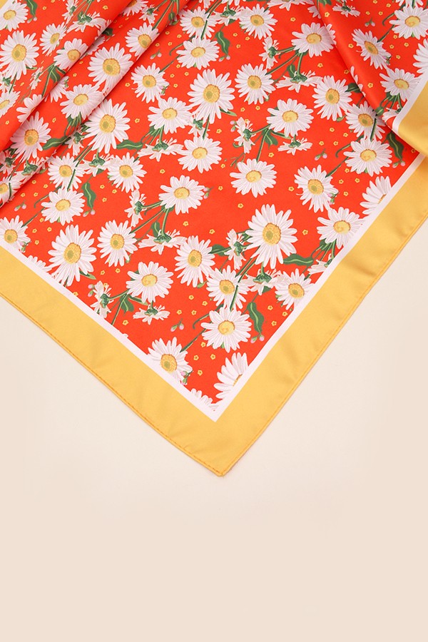 DAISY FLOWER PRINT SILKY FEELING BANDANA SCARF | 40SC612
