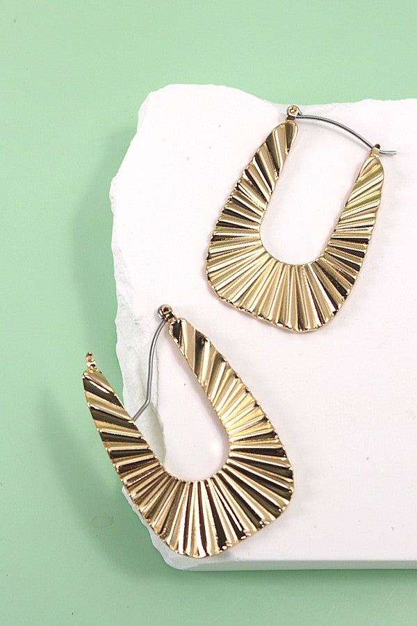 ETCHED SUNRAYS HOOP EARRING | 31E24651