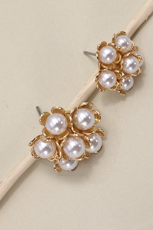 CLUSTER PEARL FLOWER STUD EARRINGS | 31E24800