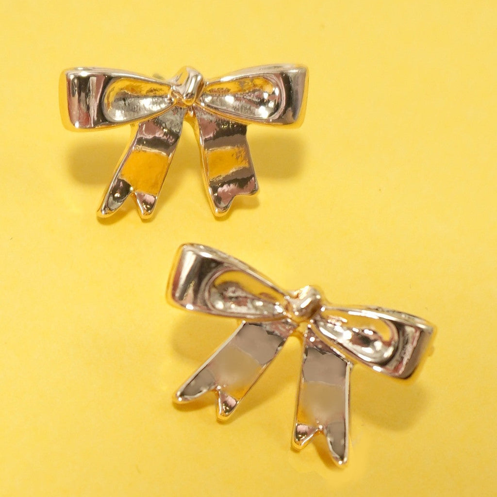 RADIANT GOLD MODERN BOW EARRINGS | 80E5491