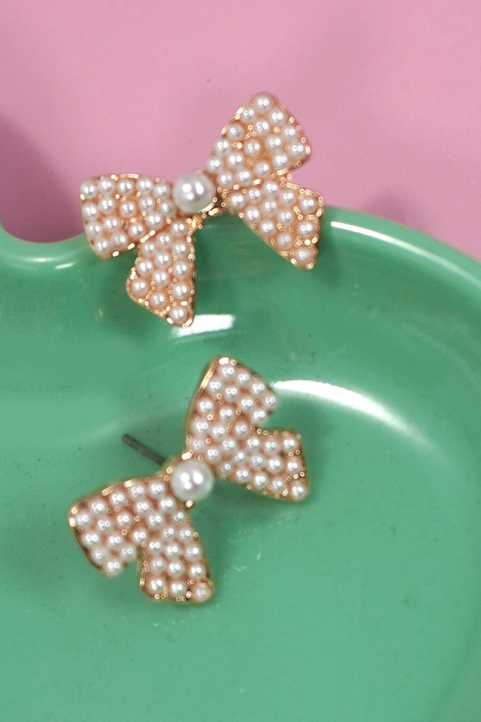 CLASSIC CHIC PEARL BOW STUD EARRING | 31E50040