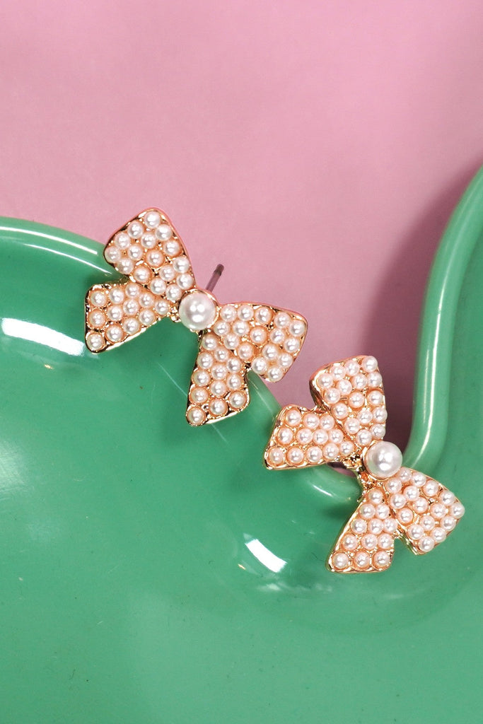 CLASSIC CHIC PEARL BOW STUD EARRING | 31E50040