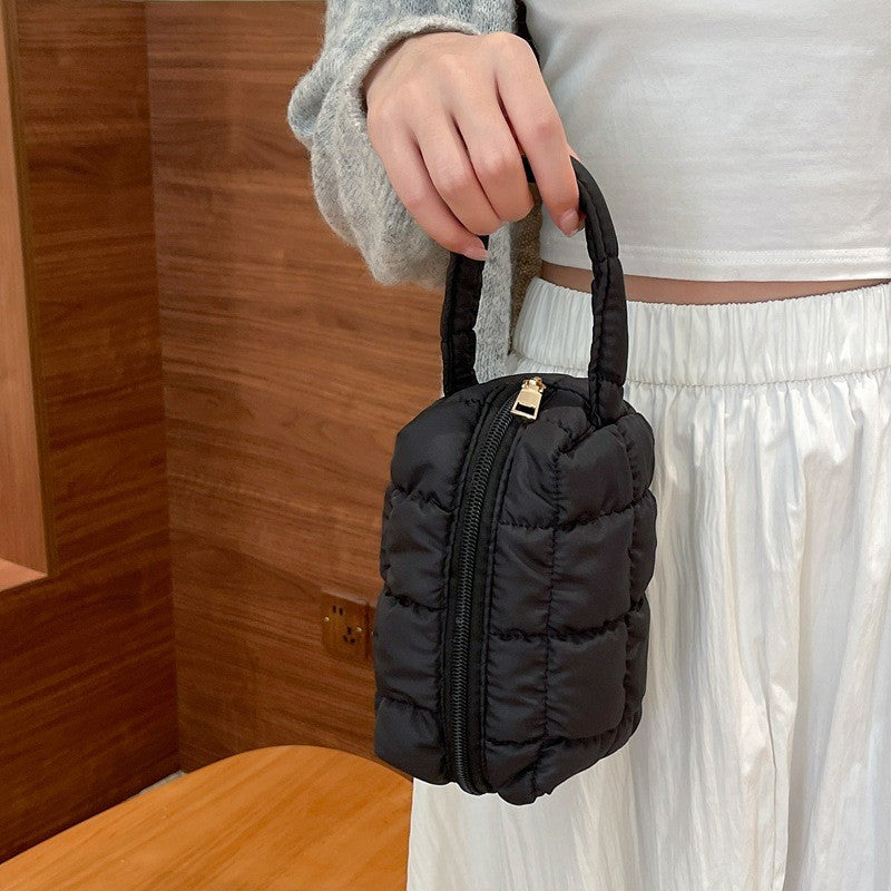 QUILTED PUFFY COSMETIC MAKEUP POUCH CLUTCH BAG | 40P548