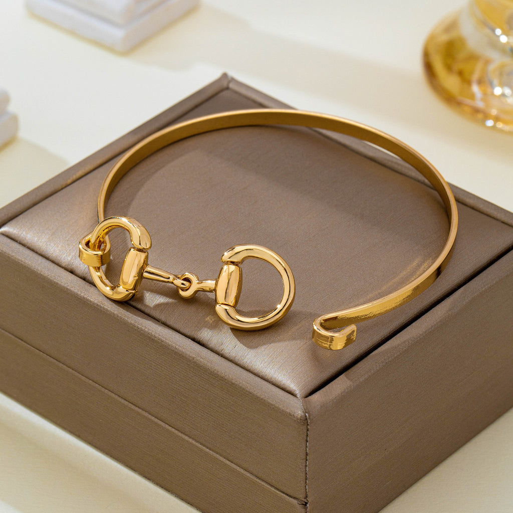 Horsebit Centerpiece Gold-Tone Bangle Bracelet | 80B1951