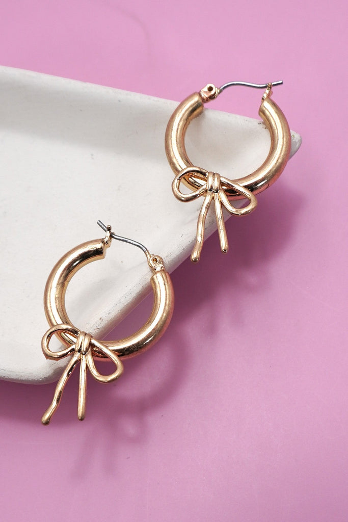WORN GOLD BOW PUFFY HOOP EARRINGS | 80E06289
