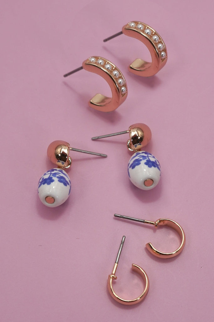 BLUE CERAMIC PORCELAIN TRIO HUGGIE HOOP EARRINGS | 80E6525