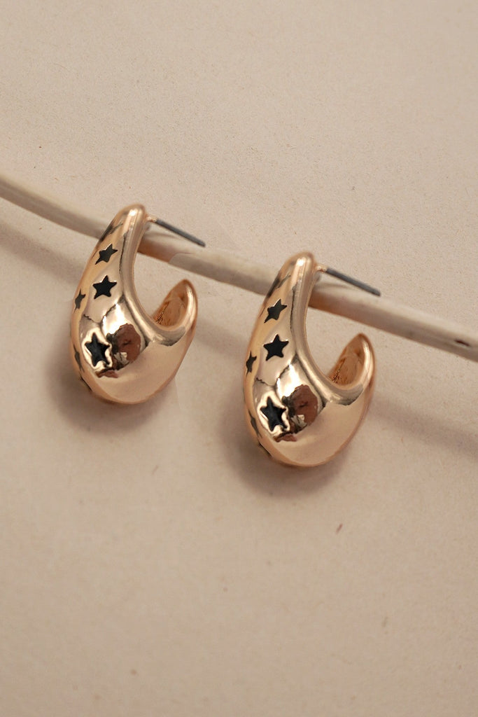 STAR STUDDED ON HUGGIE HOOP OVAL EARRINGS | 31E50385