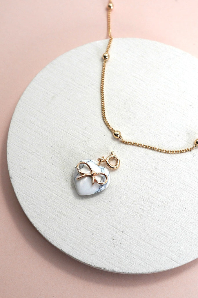 BOW HEART NATURAL STONE CHARM BALL CHAIN NECKLACE | 80N91571