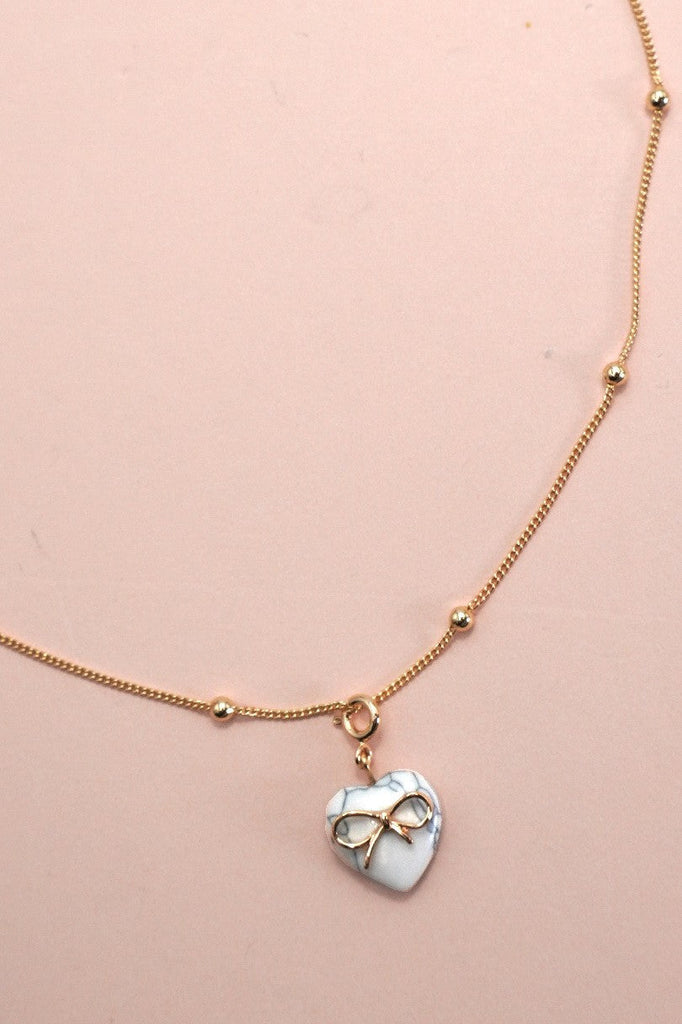 BOW HEART NATURAL STONE CHARM BALL CHAIN NECKLACE | 80N91571