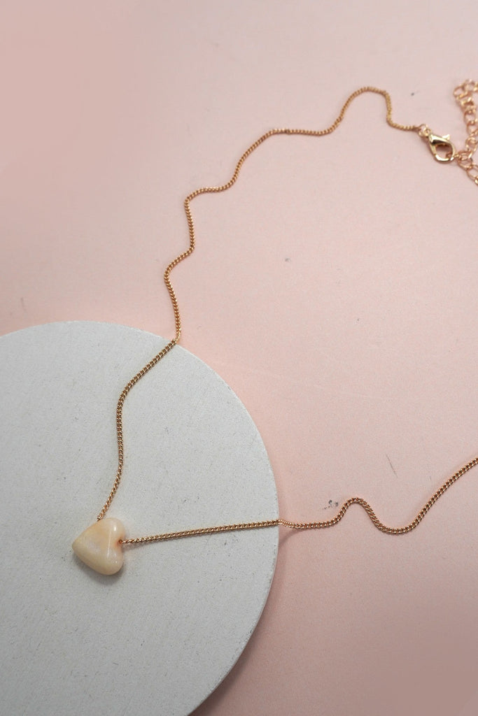 NATURAL STONE HEART CHARM NECKLACE | 80N91565