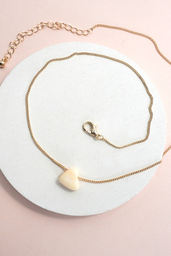 NATURAL STONE HEART CHARM NECKLACE | 80N91565