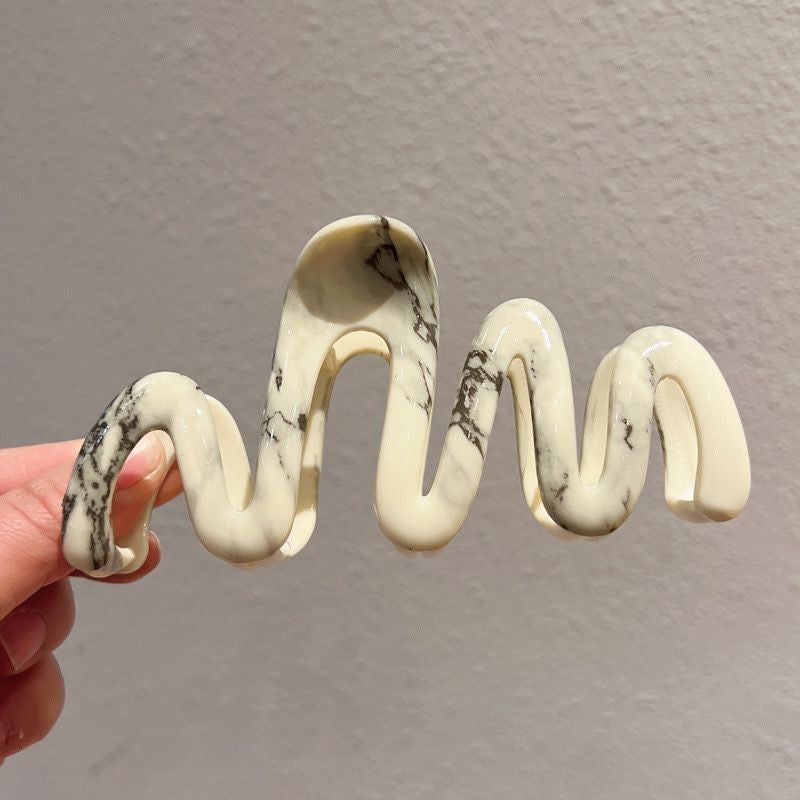 LARGE COLORFUL WAIVY RECTANGLE HAIR CLAW CLIPS | 40H918