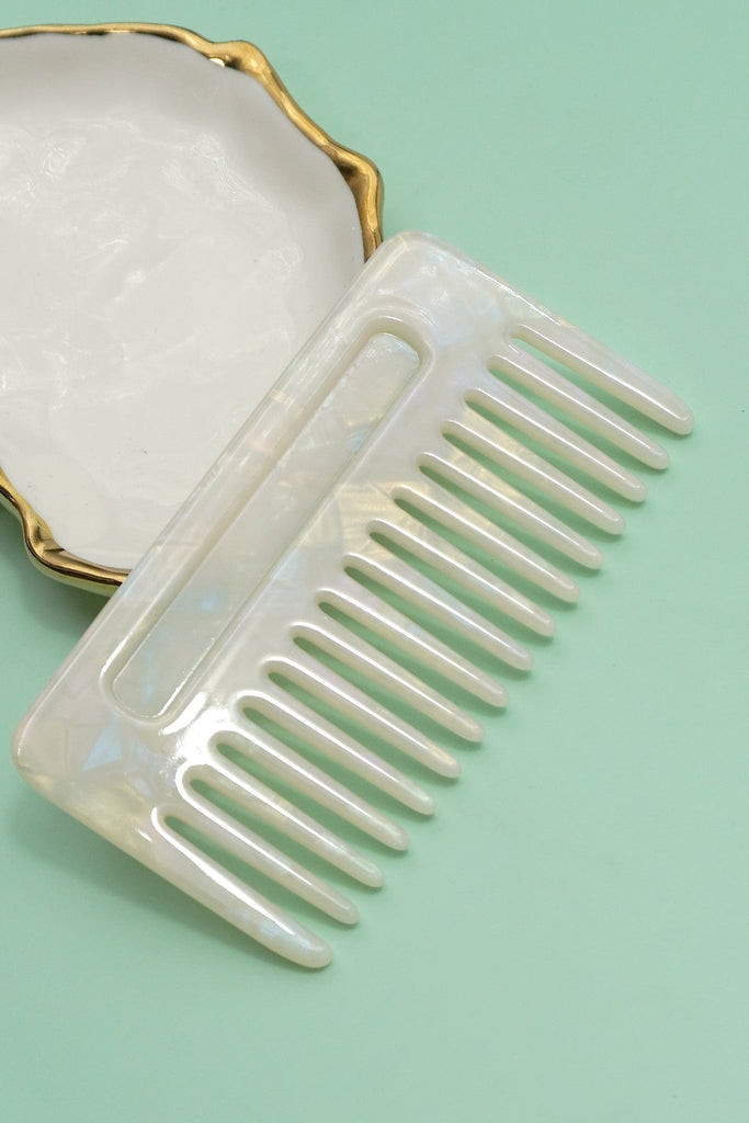 CLASSIC WIDE TOOTH ACETATE COMB | 40HC105