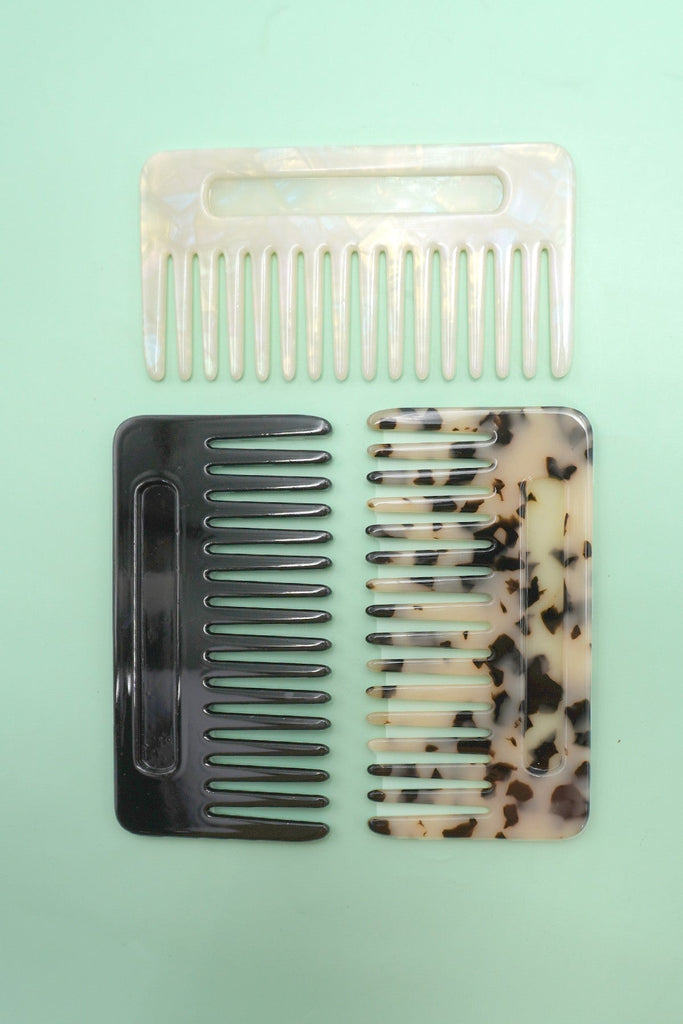 CLASSIC WIDE TOOTH ACETATE COMB | 40HC105