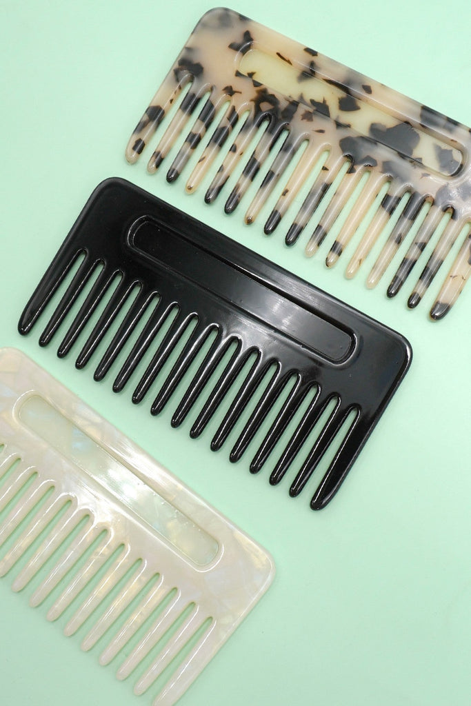 CLASSIC WIDE TOOTH ACETATE COMB | 40HC105
