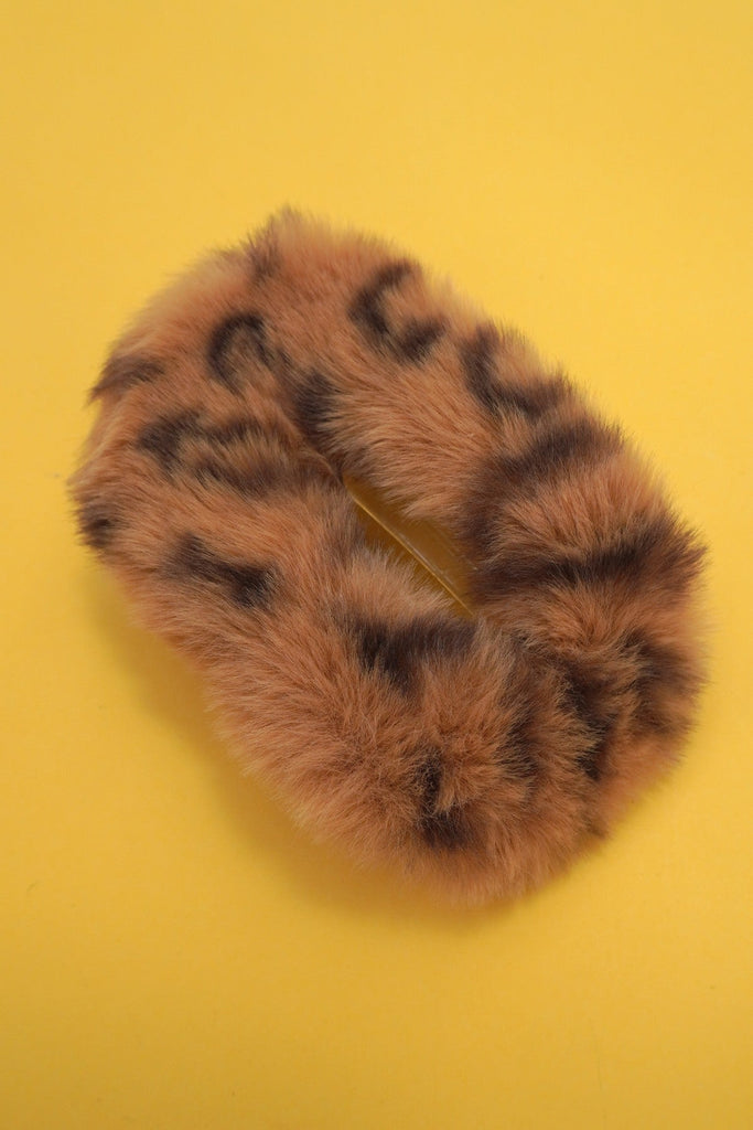 FURRY OVAL LAY DOWN FLAT HAIR CLAW CLIPS | 40H929