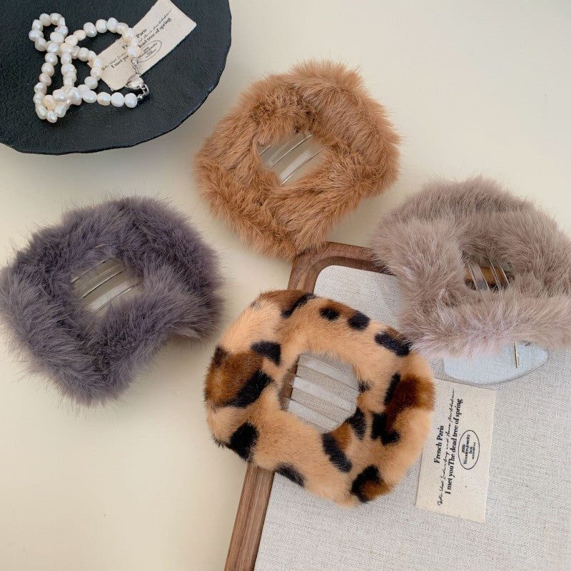 FURRY OVAL LAY DOWN FLAT HAIR CLAW CLIPS | 40H929