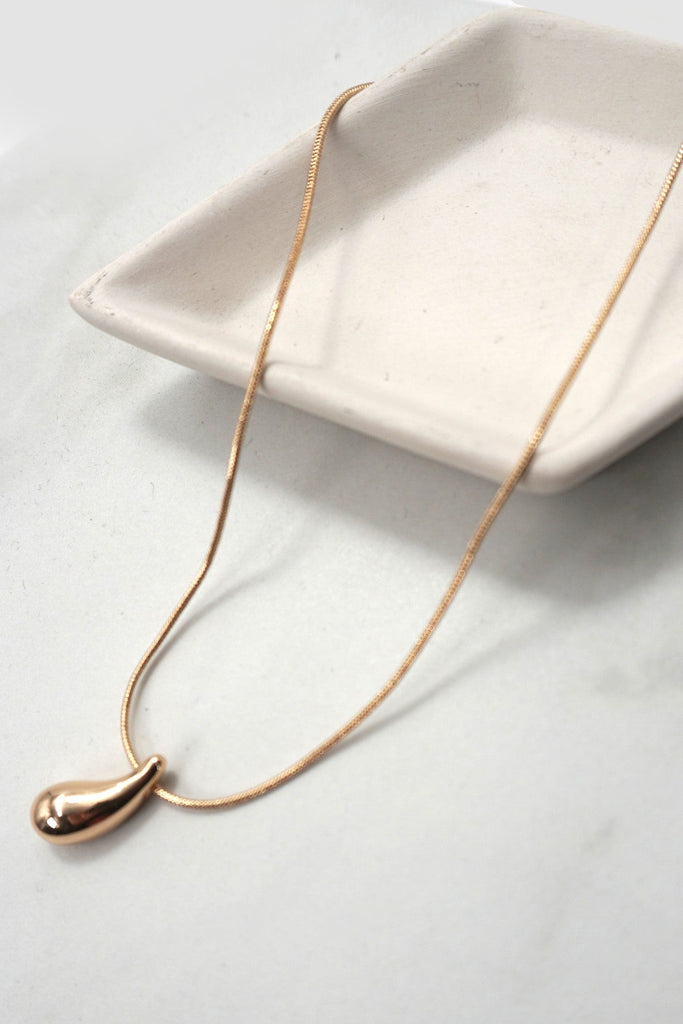 PETITE TEARDROP SNAKE CHAIN NECKLACE | 31N50571