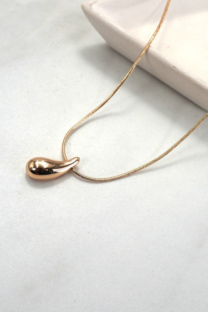 PETITE TEARDROP SNAKE CHAIN NECKLACE | 31N50571