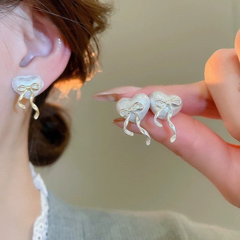 3D GOLD BOW HEART STUD EARRINGS | 40E362