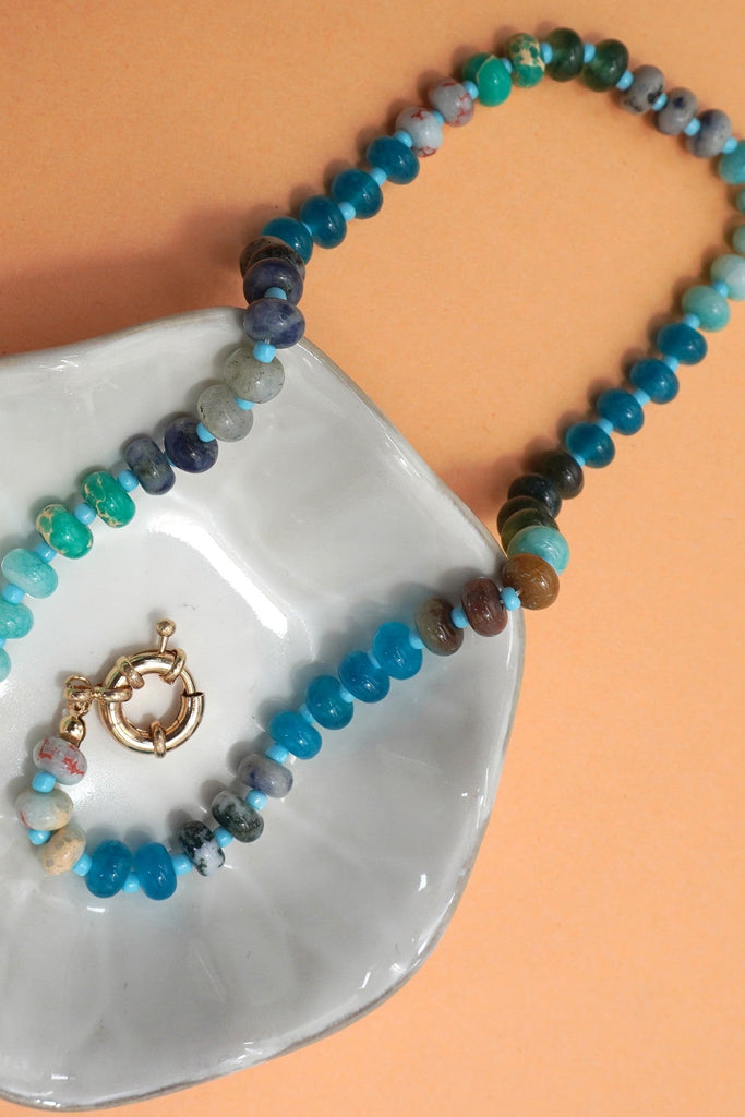 NATURAL STONE CHARM SPRING CLASP BEADED NECKLACE | 40NK9467