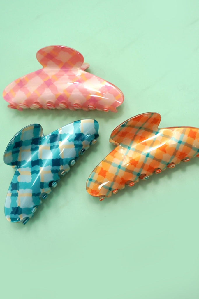 LARGE CHECKER OVAL HAIR CLAW CLIPS | 40H937