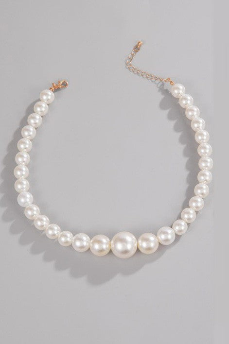 GRADUATED CLASSIC PUFFY PEARL NECKLACE | 40NK9493