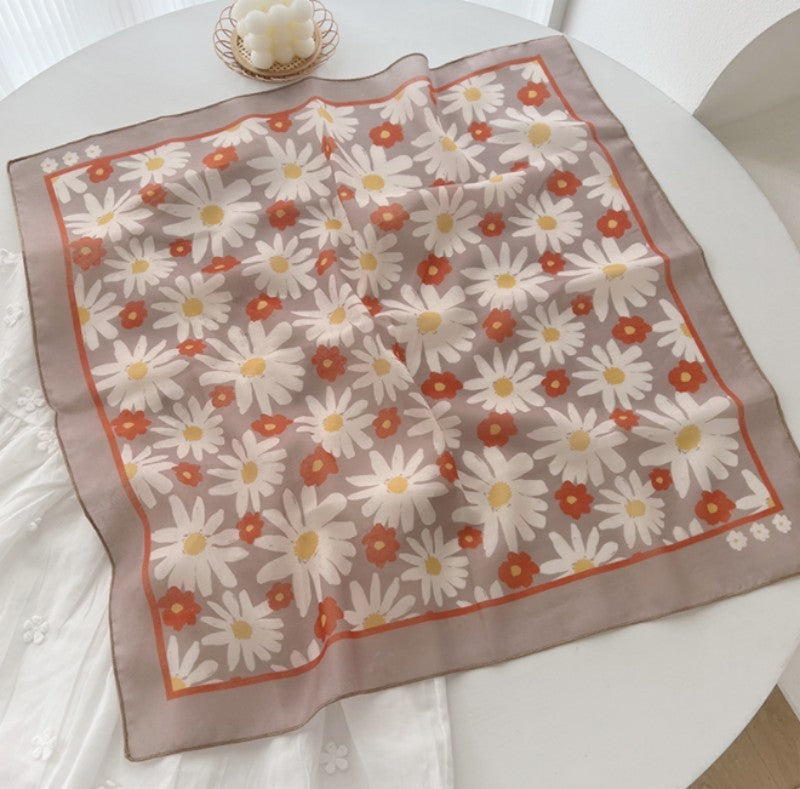 DAISY PRINT SILKY FEELING BANDANA SCARF | 40SC649
