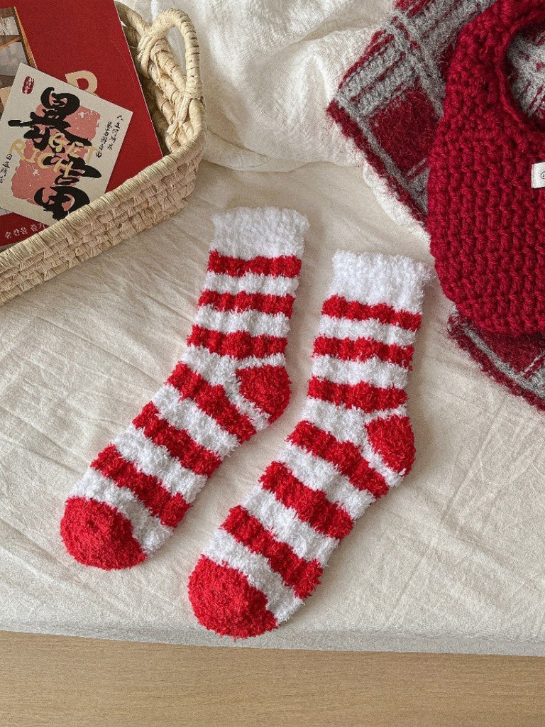 CHRISTMAS HOLIDAY WARM CORAL FLEECE FUZZY SOCKS | 40S02066