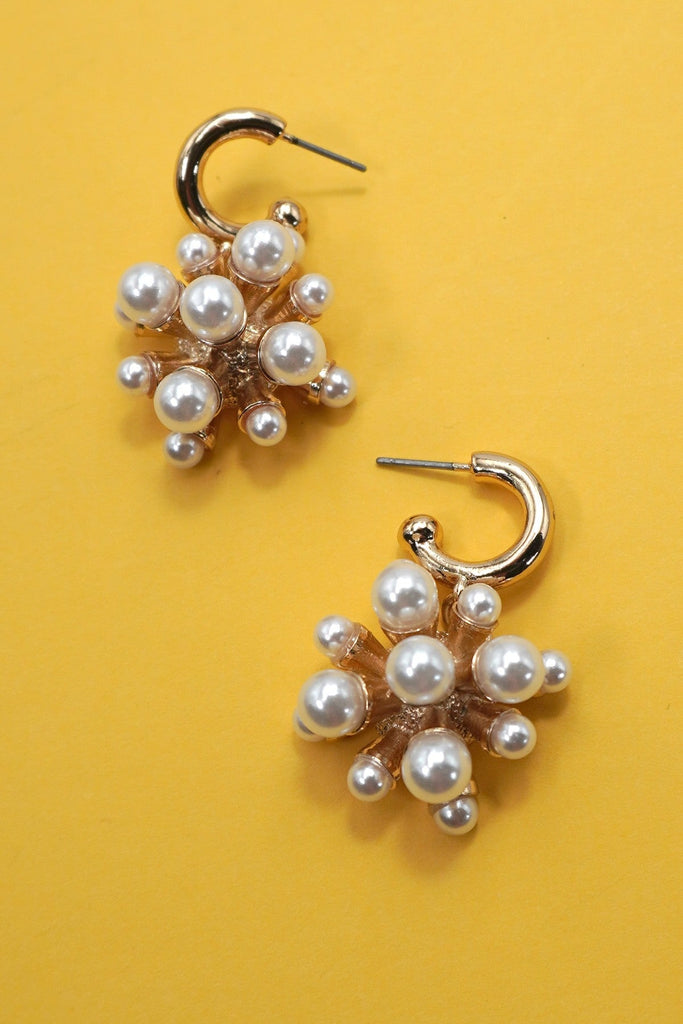 CLUSTER PEARL HUGGIE HOOP DROP EARRINGS | 80E6788