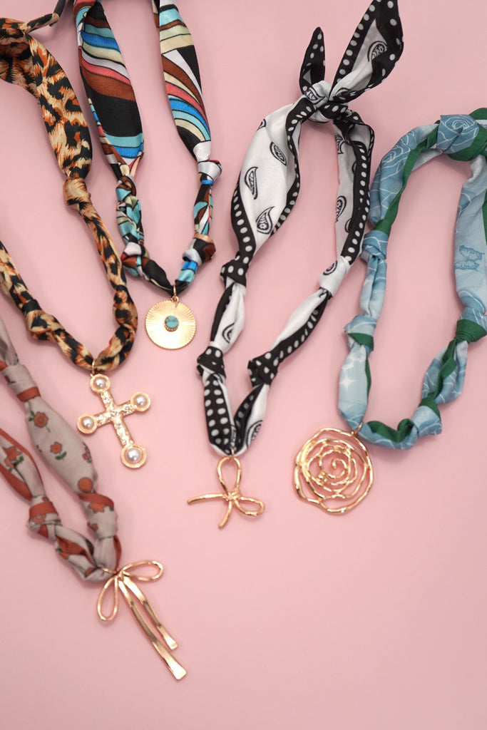 HANDMADE SCARF NECKLACE - HEART | 80N91790