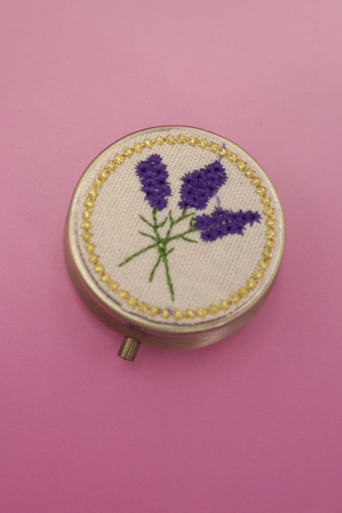 FLORAL EMBROIDERY JEWELRY ORGANIZER WITH MIRROR | 40P572