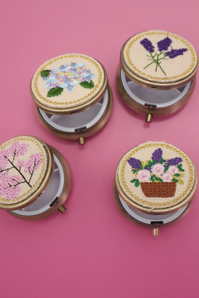 FLORAL EMBROIDERY JEWELRY ORGANIZER WITH MIRROR | 40P572