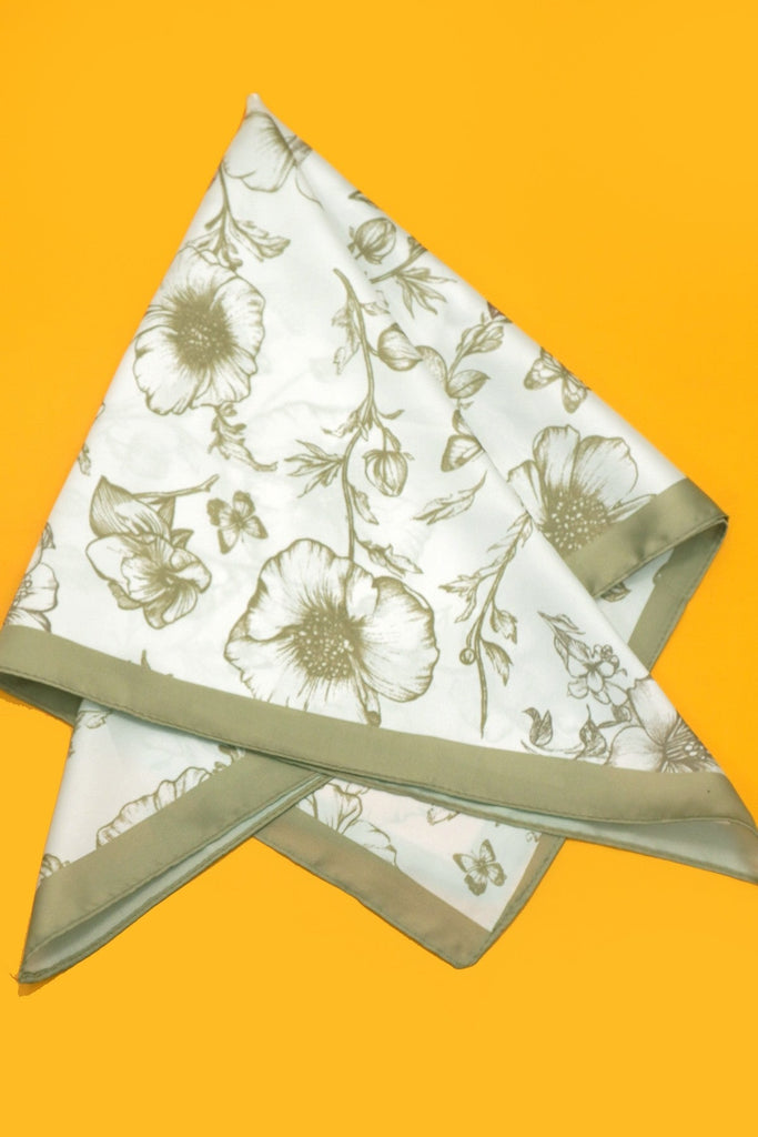 PETITE FLOWER PRINT SILKY FEELING BANDANA SCARF | 40SC662