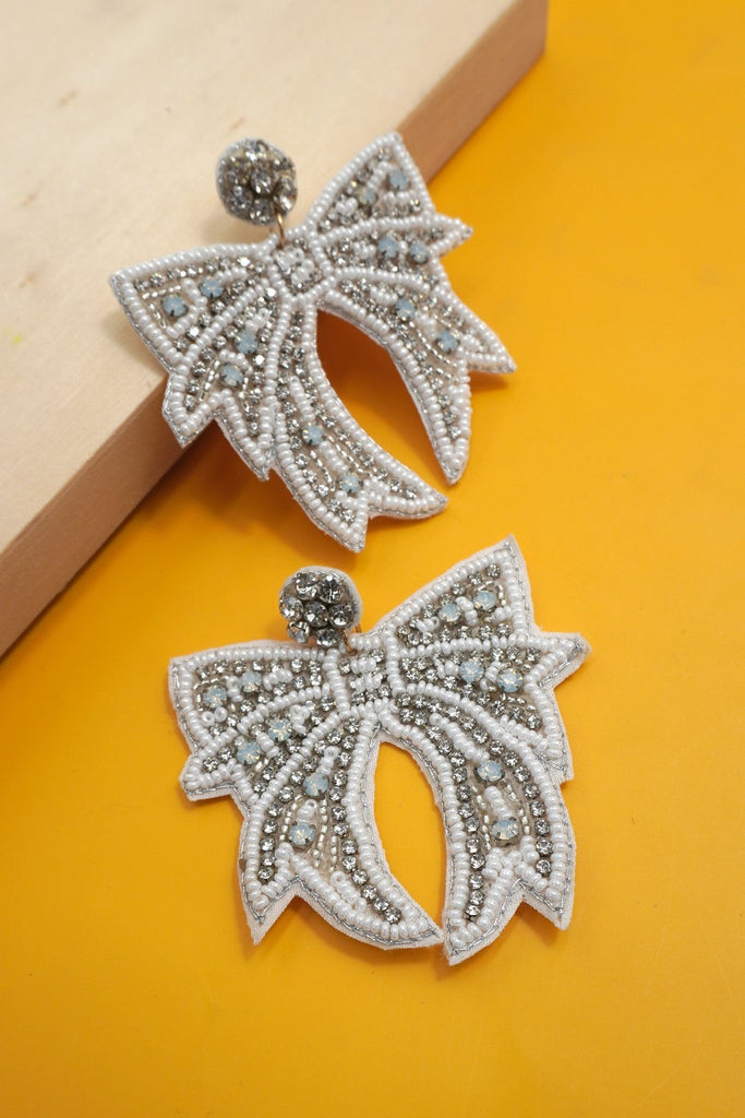 CHRISTMAS HOLIDAY WHITE BOW BEADED EARRINGS | 91E2579