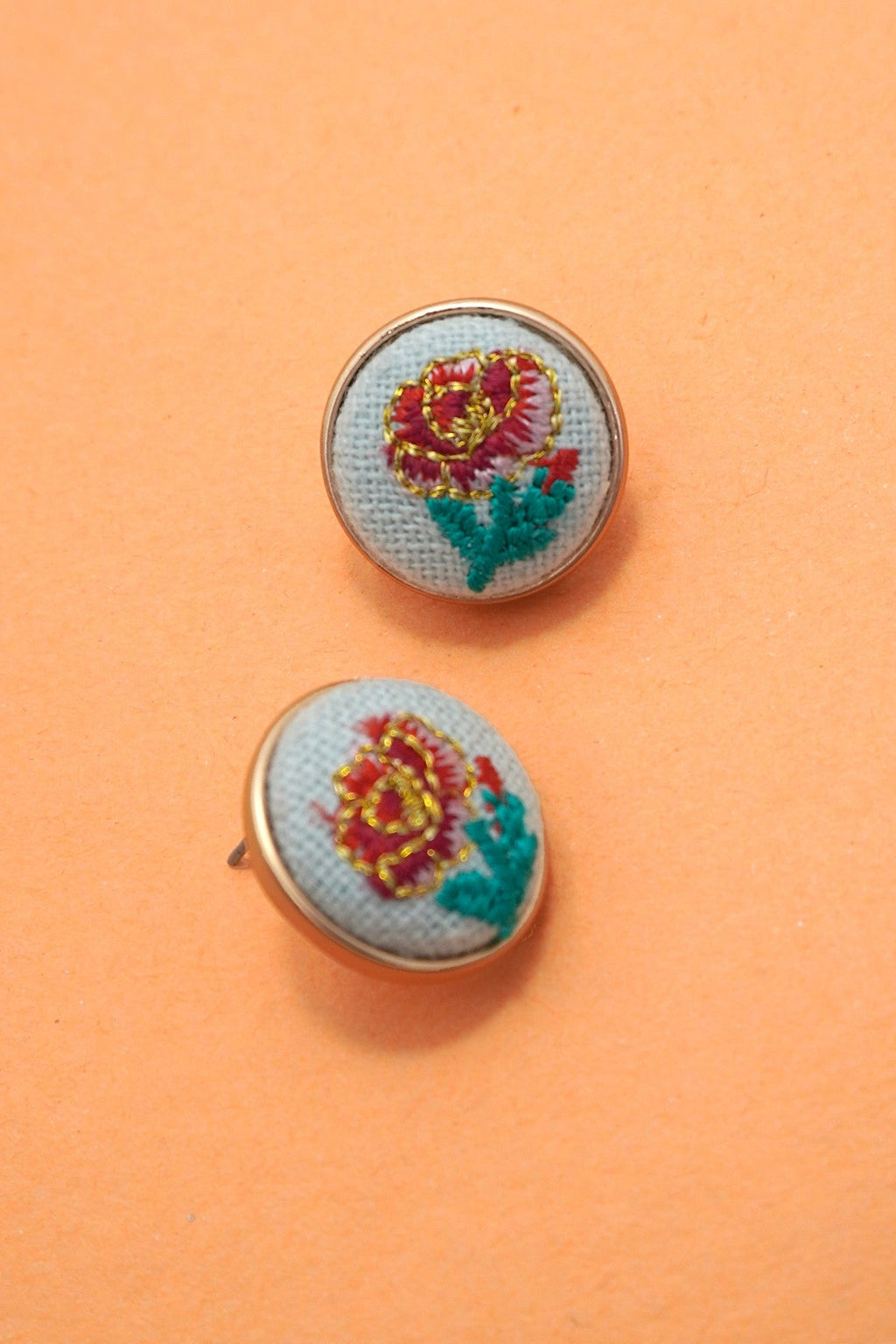 EMBROIDERY FLORAL GOLD EDGE STUD EARRINGS | 80E61042